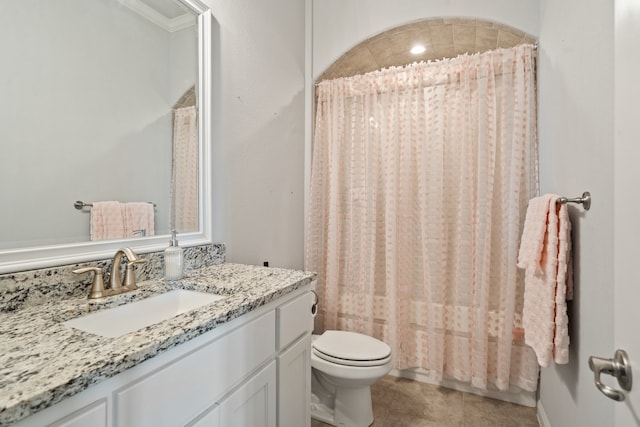 full bathroom featuring shower / tub combo, crown molding, vanity, and toilet