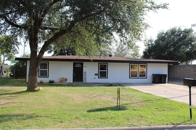 ranch-style home with a front lawn