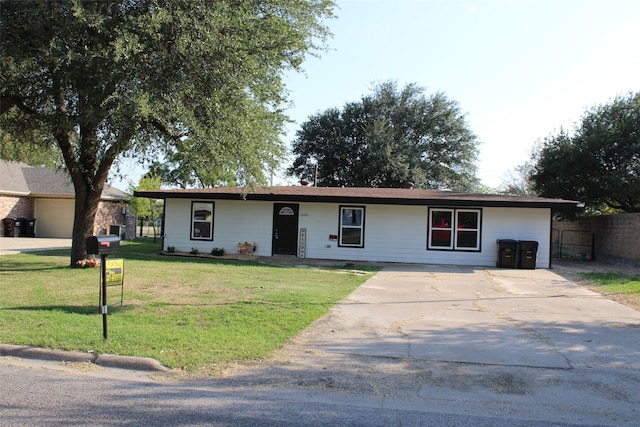 ranch-style home with a front yard