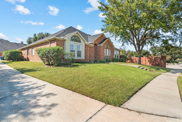 ranch-style home featuring a front lawn