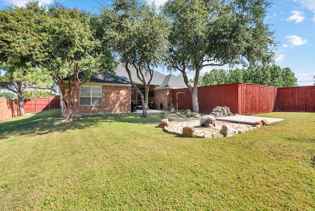 view of yard with a patio