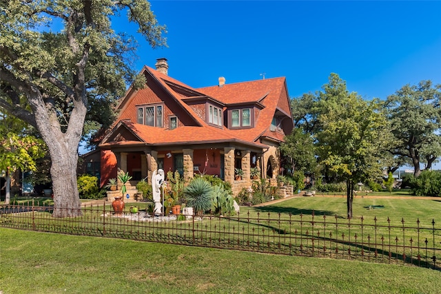 view of front of home featuring a front lawn and covered porch