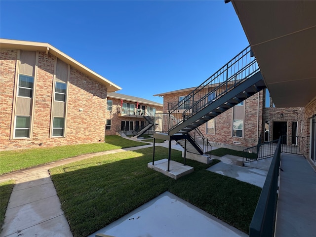 view of yard featuring a patio area