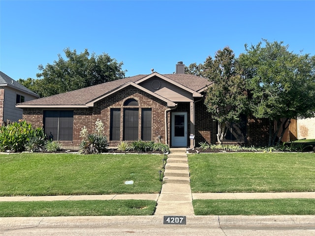 view of front of house featuring a front yard