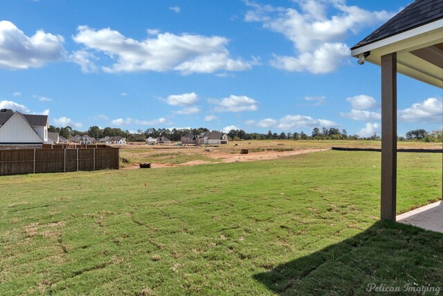 view of yard featuring a rural view