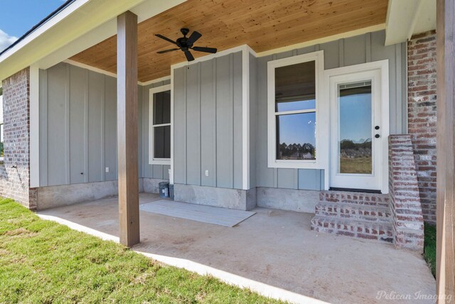 entrance to property featuring ceiling fan