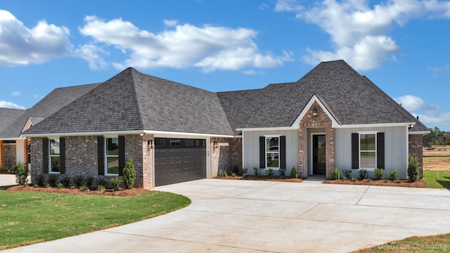 view of front of house featuring a garage and a front yard