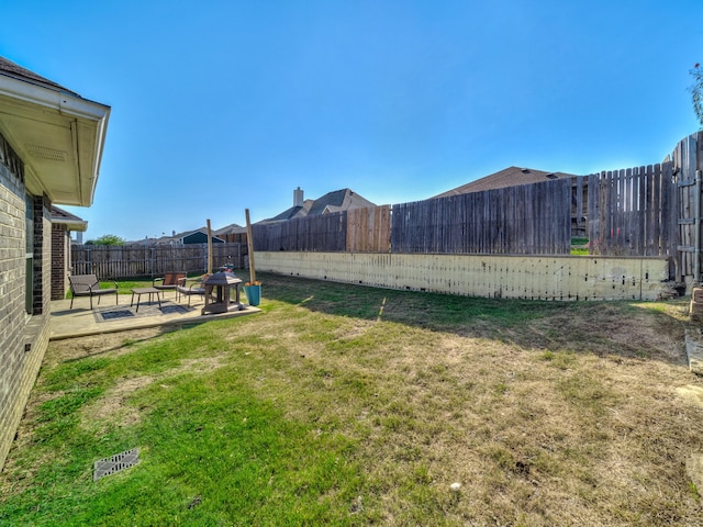 view of yard with a patio