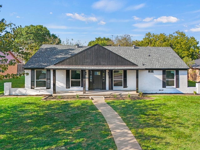 single story home featuring a front lawn