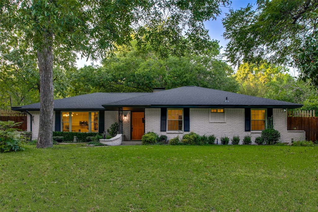 ranch-style house with a front yard