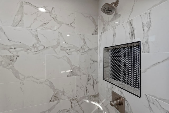 bathroom featuring tiled shower