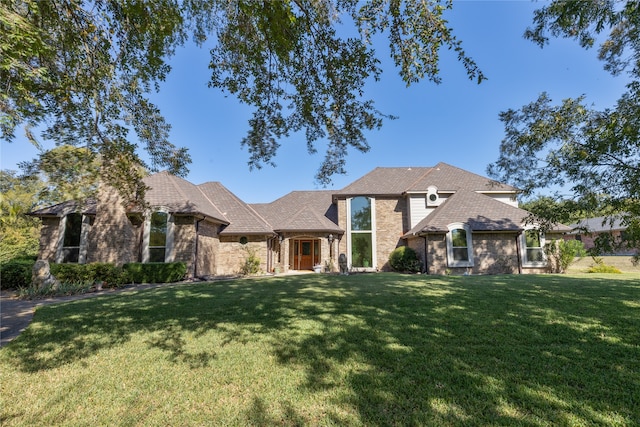 view of front of property with a front yard