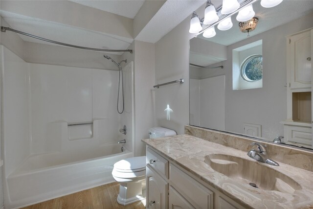 carpeted empty room with a textured ceiling, a tray ceiling, and ceiling fan