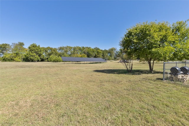 view of yard featuring a rural view