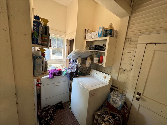 laundry room with washer / clothes dryer