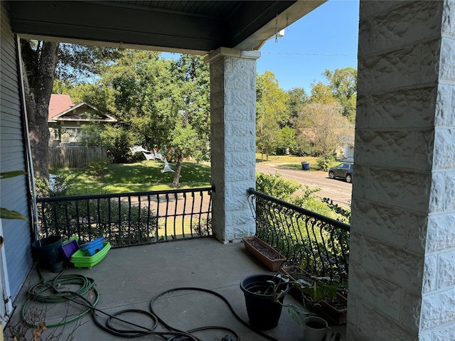 balcony featuring covered porch