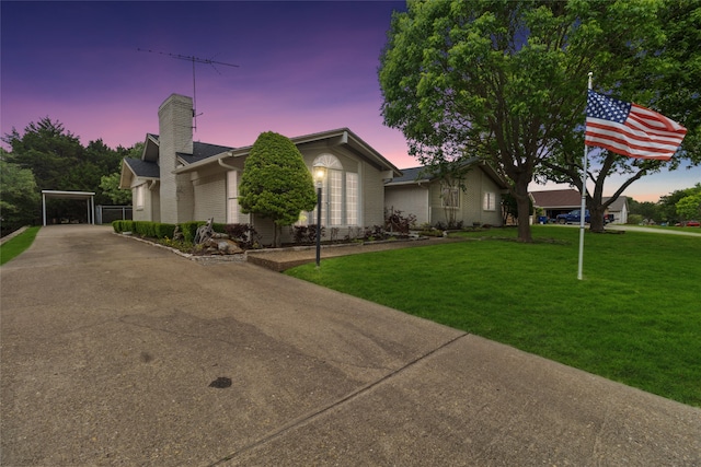 view of front of home featuring a lawn