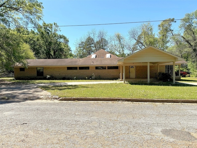 ranch-style home with a front yard