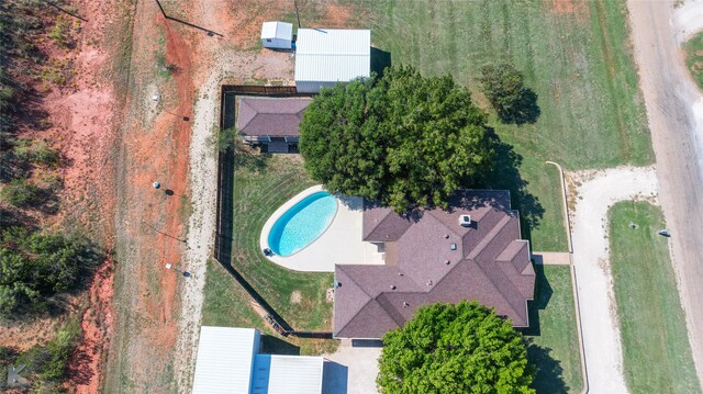 view of swimming pool with a lawn