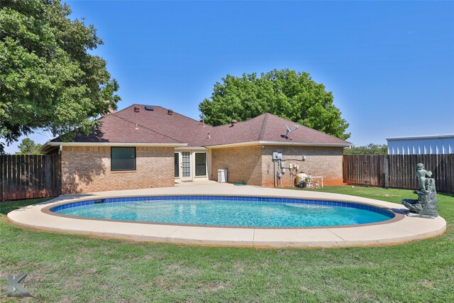 view of front of home with a front yard