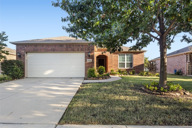 view of front facade featuring a front lawn and a garage