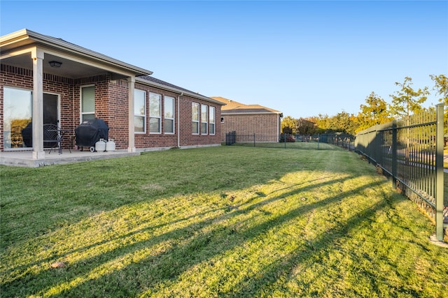 view of yard featuring a patio