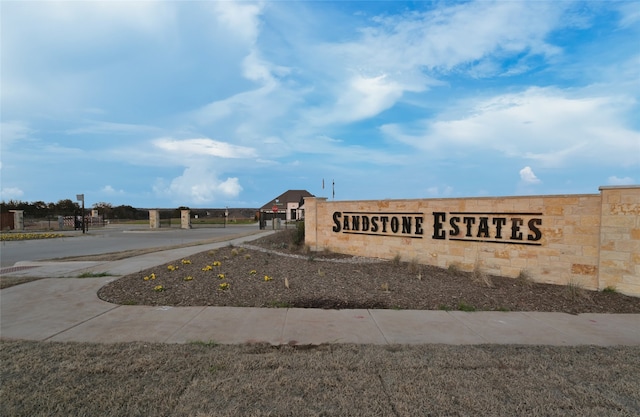 view of community / neighborhood sign