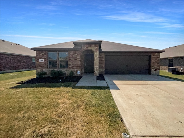 view of front of property featuring a front yard and a garage