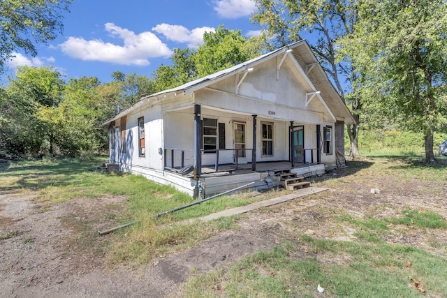 view of front facade featuring covered porch