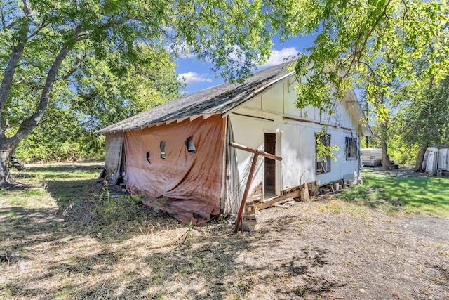 view of outbuilding