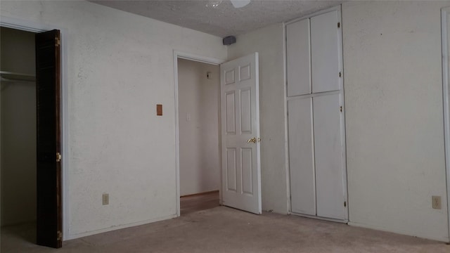 unfurnished bedroom featuring ceiling fan and a textured ceiling