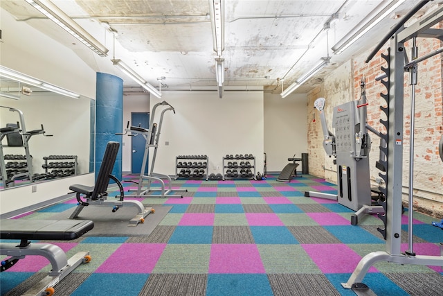 workout room with carpet