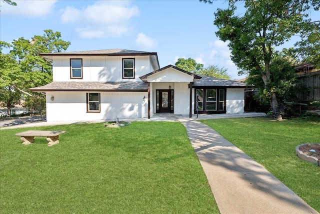 view of front of property featuring a front lawn