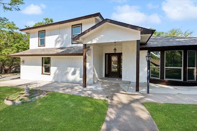 view of front of home featuring a front lawn and a patio area