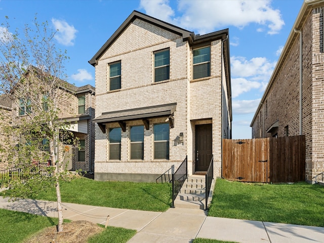 view of front of home featuring a front yard