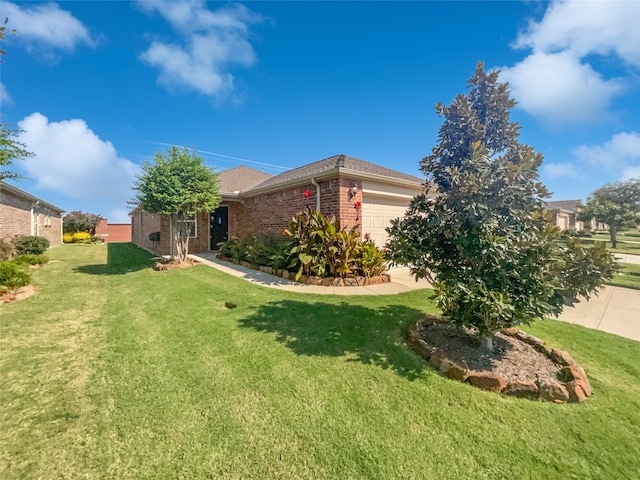 view of front of home featuring a front lawn and a garage