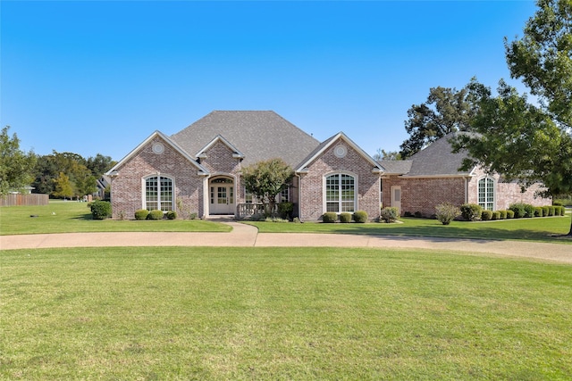 view of front of house featuring a front yard