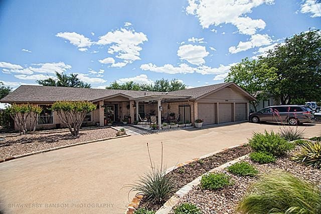 ranch-style house featuring a garage