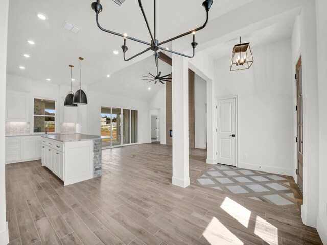 details with an inviting chandelier and a barn door