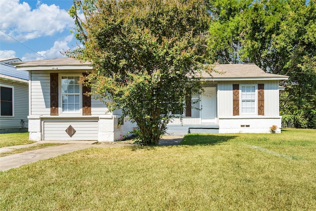 view of front of house with a front yard