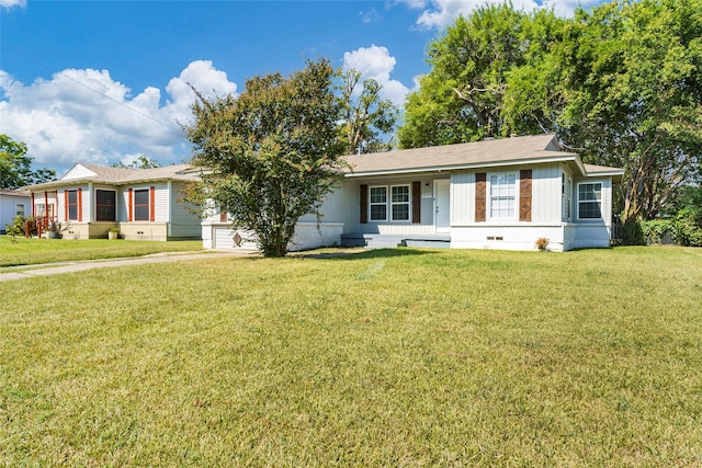 single story home with a front lawn