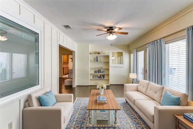 unfurnished room with dark wood-type flooring and ceiling fan