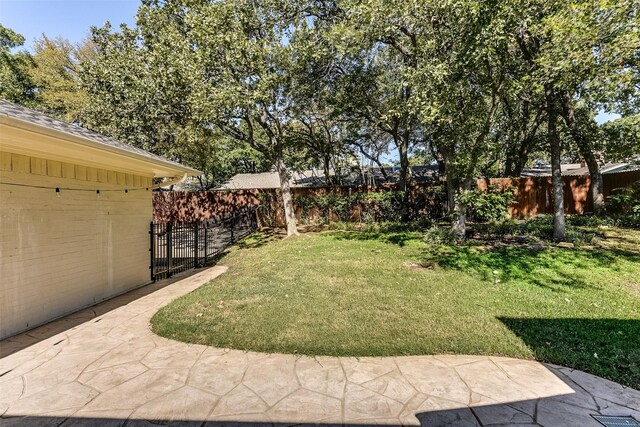 view of yard with a patio