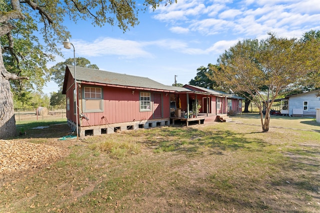 view of front of home with a front lawn