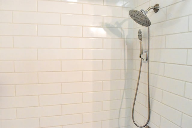 interior details with a tile shower