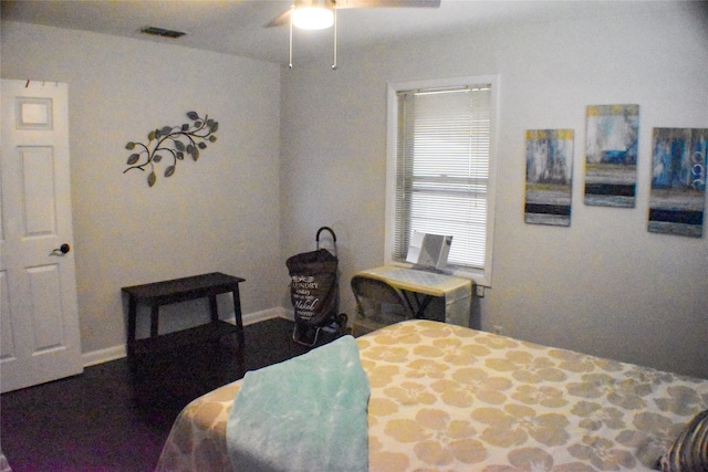 bedroom featuring ceiling fan