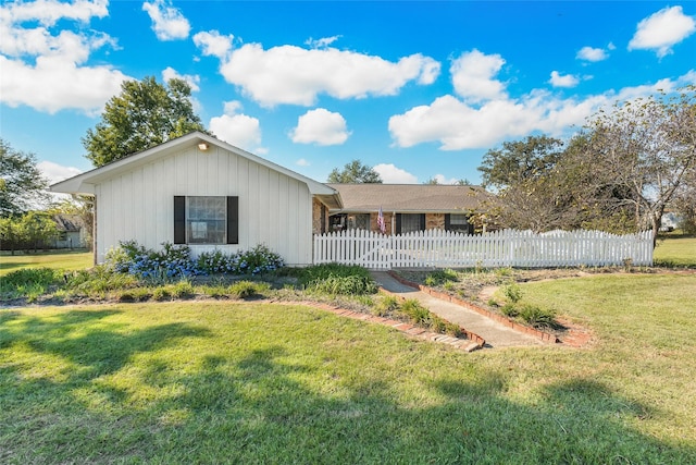 ranch-style home featuring a front yard