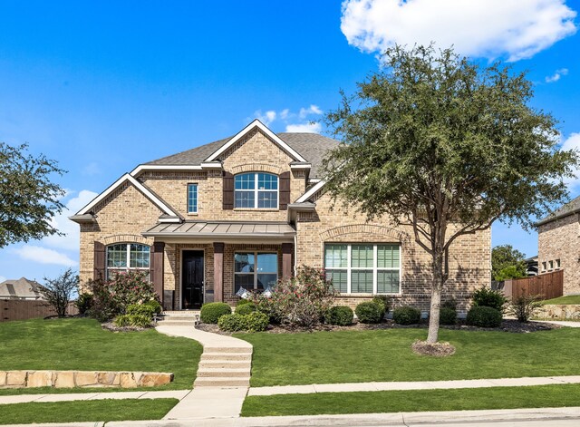 view of front of property featuring a front lawn