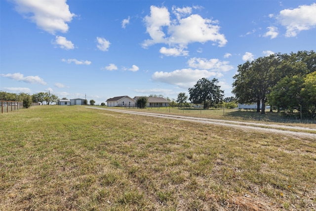 view of yard featuring a rural view