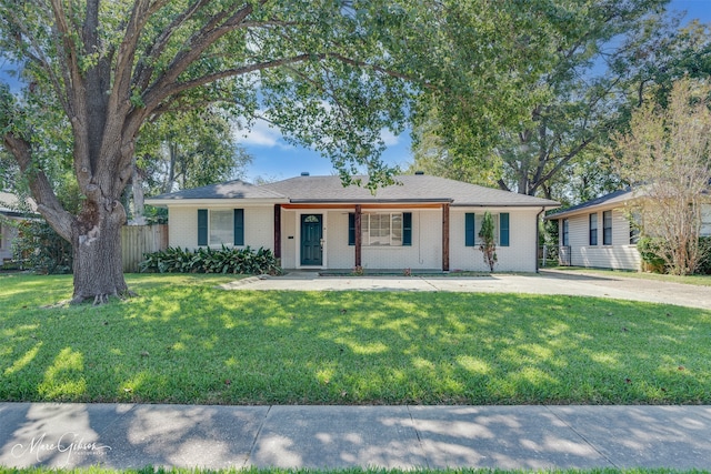 ranch-style home with a front yard